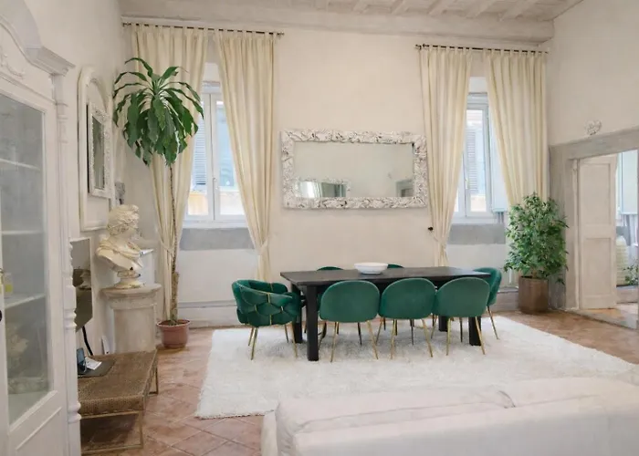 דירה Luxury In Via Dei Cartari Spacious, Elegant, רומא